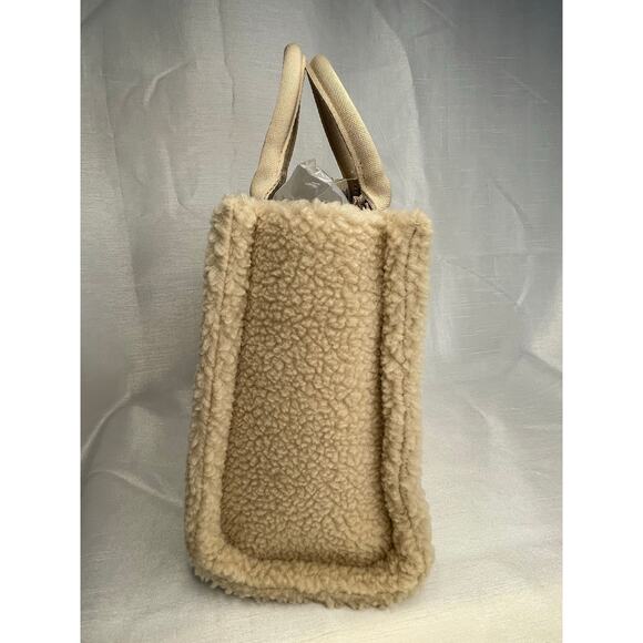 Primark Disney Winnie the Pooh Scarf Sherpa Fleece Borg Crossbody Mini Tote Bag - Picture 4 of 7